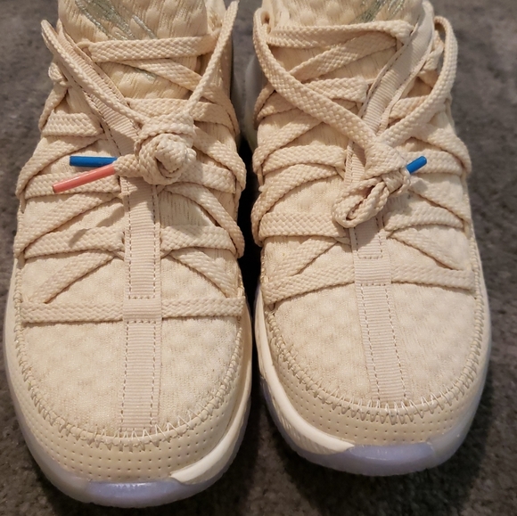 LeBron james - Picture 1 of 5